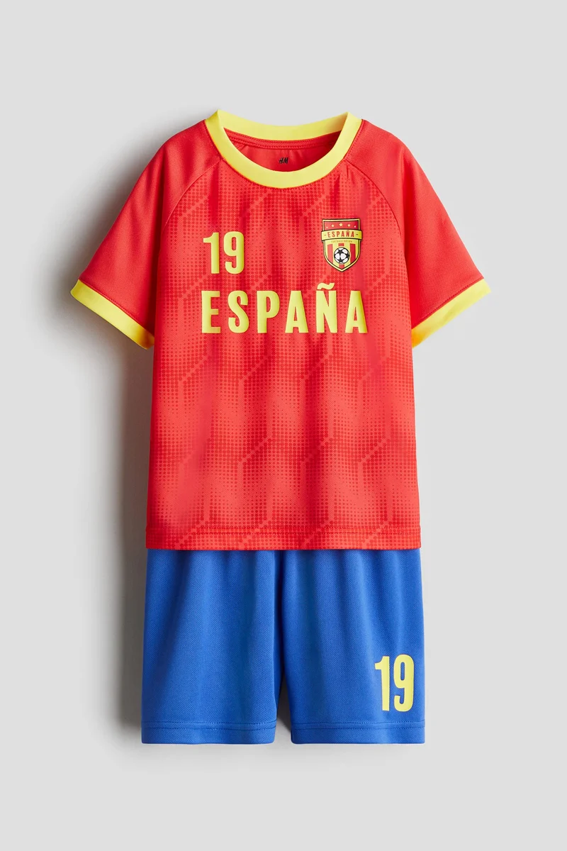 اتش اند ام طقم ملابس كرة القدم