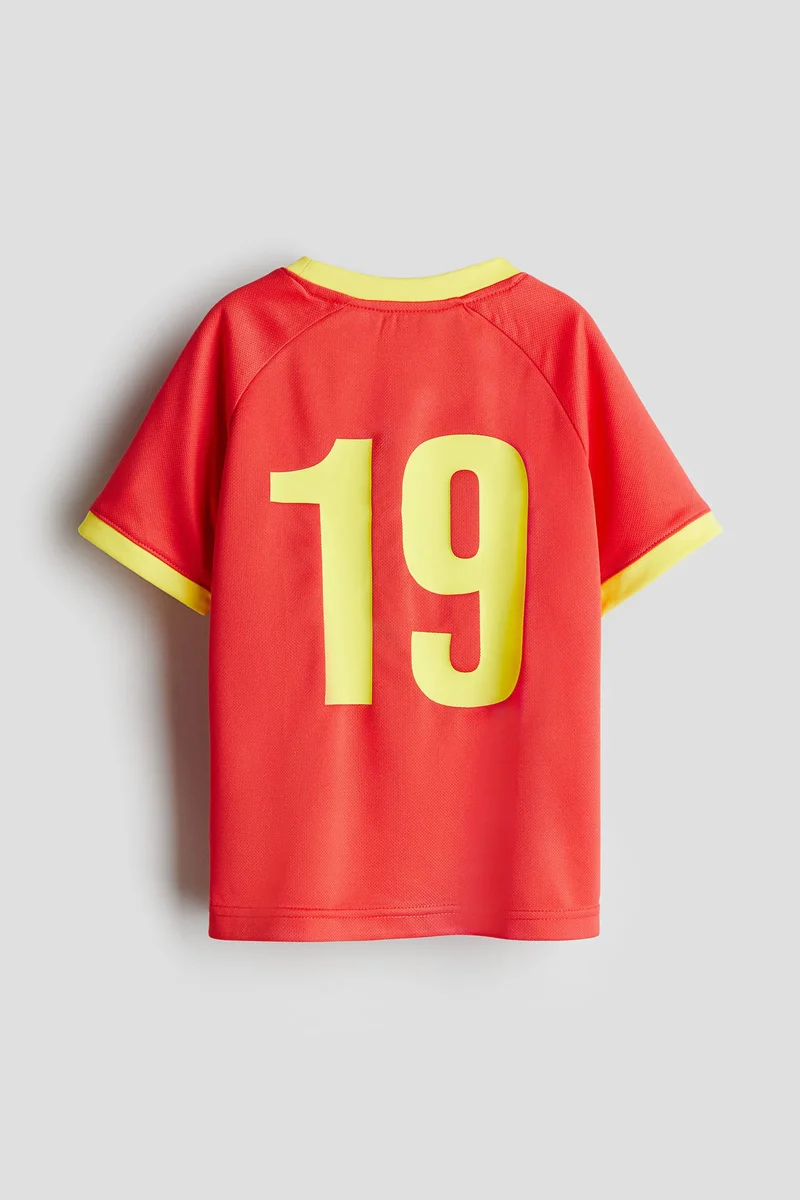 اتش اند ام طقم ملابس كرة القدم