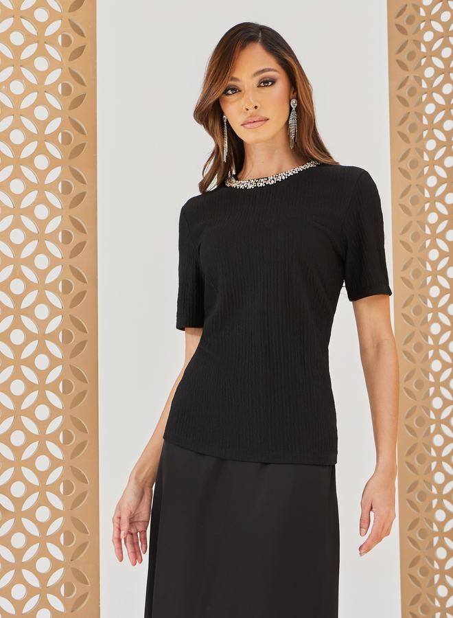 ستايلي بلوزة بأكمام قصيرة وياقة مستديرة مزينة - Image 3