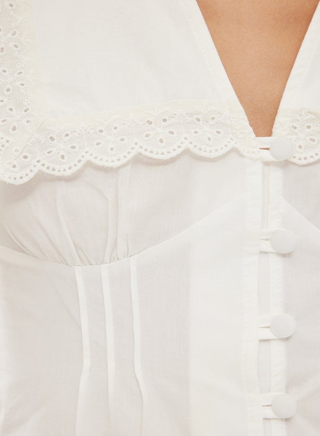 trendyol White Fitted Baby Collar Crop Woven Shirt - Image 4