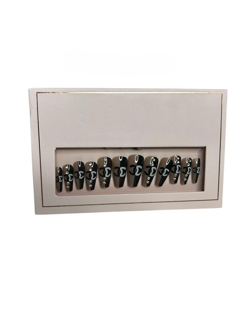 عبوة مكونة من 24 قطعه من اظافر صناعية - تصميم مميز لاصق دبل فيس
