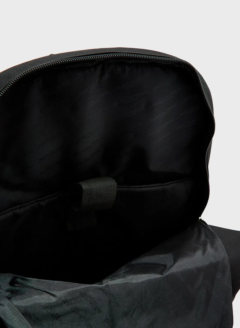 أوستين ريد شنطة ظهر مزينة بشعار الماركة