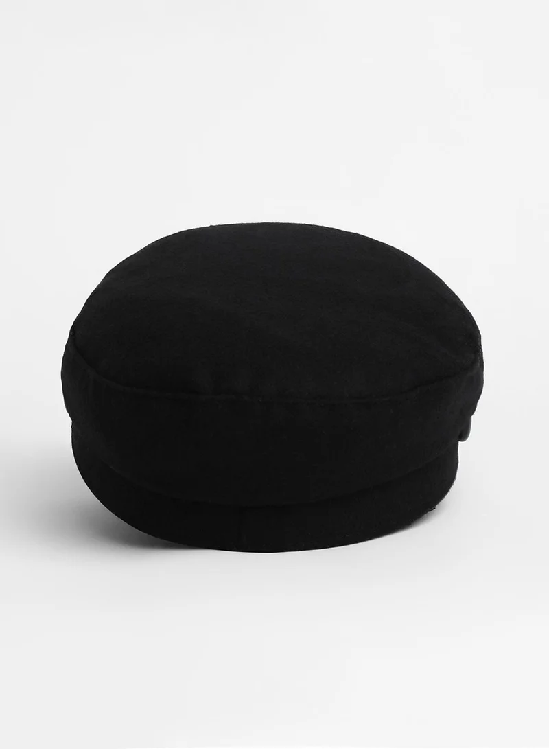 صوص هاوت Embellish-Lined Breton Cap - Midnight Black