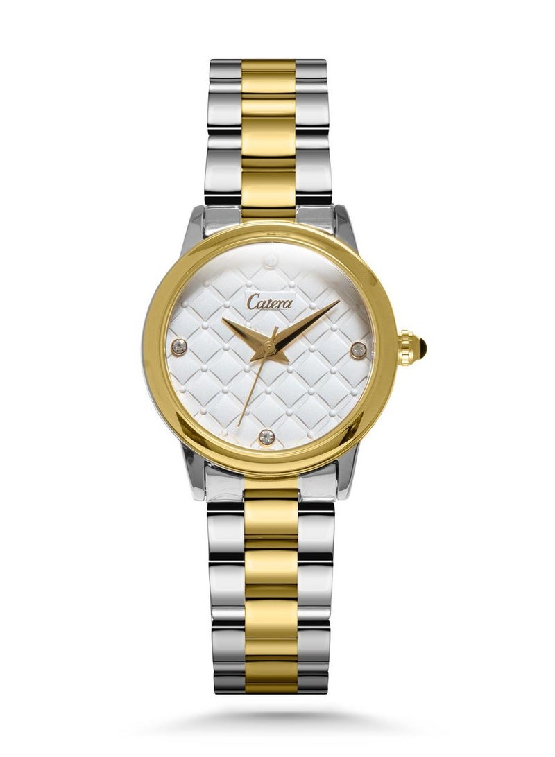 Catera This women's watch is made of stainless steel with a contemporary and modern design. It is an innovative watch for sophistication in dressing, and this delicately designed part makes it look very attractive and ideal to be the perfect choice for comfort in a modern style. Moreover, it is special and unique, since it has various details and distinctive packaging.