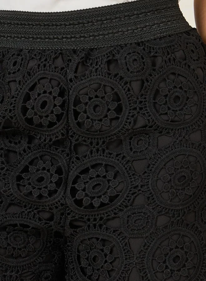 ستايلي Lace Insert Shorts with Elastic Waistband