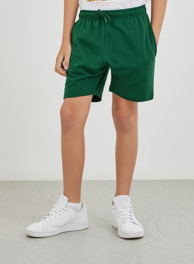 ستايلي شورت مدرسي ستايلي بويز أخضر سادة بخصر برباط وجيب خلفي - Image 1