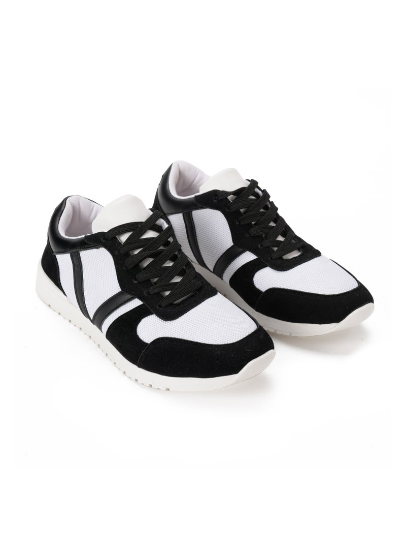 Black Sneakers - pzsku/Z052C5603DEE73E6D0033Z/45/_/1737991637/0c754d16-2abe-4032-bde6-b7e519e91aef