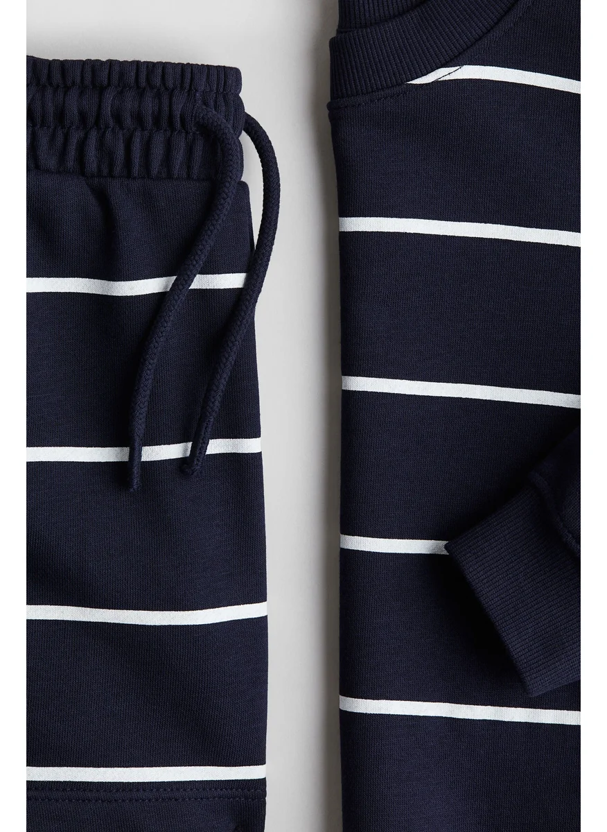 اتش اند ام 2-Piece Sweatshirt And Shorts Set
