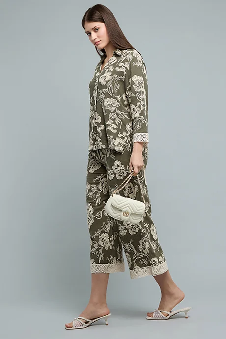أر أند بي Printed Wide Leg Pants with Button Closure