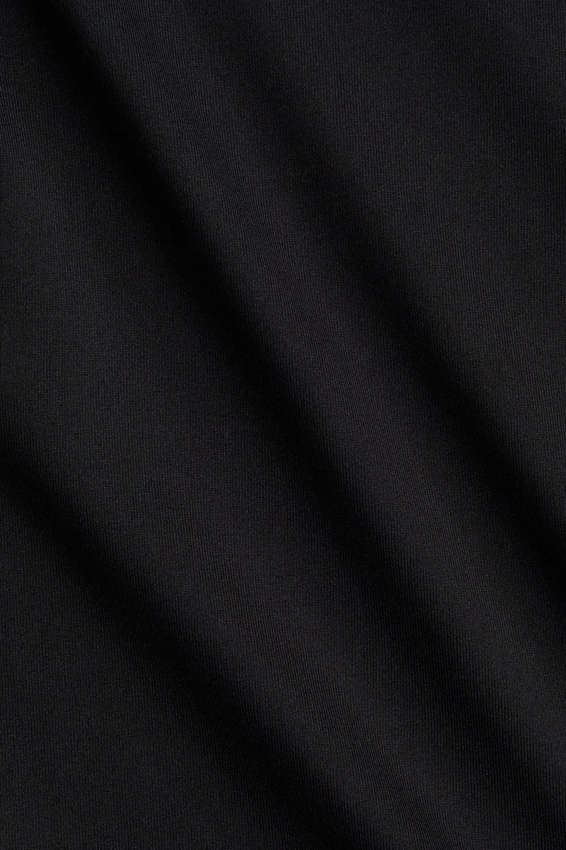 اتش اند ام بلوزة رياضية من نسيج دراي موف