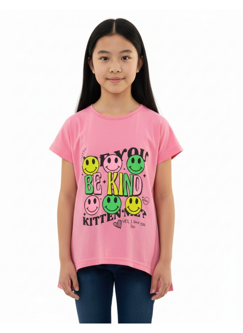 جوانا تي شيرت فتيات بظهر طويل برقبة دائرية وأكمام قصيرة مع طبعة وجه مبتسم وعبارة "كن لطيفًا" - وردي - Image 1