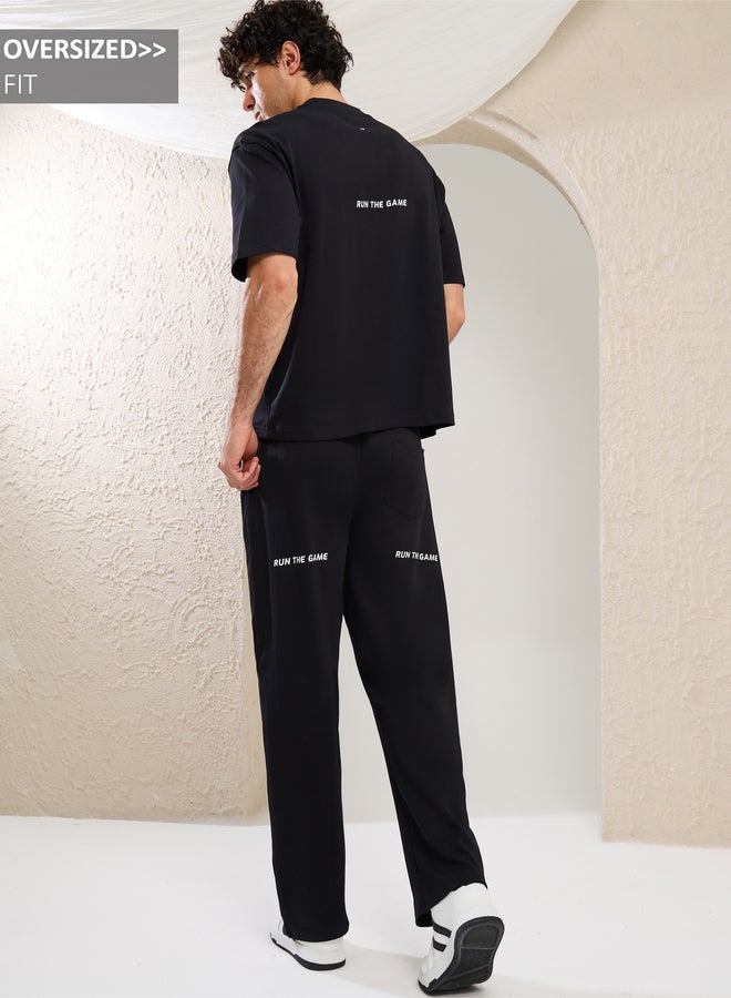 ستايلي اكتيف طقم تيشيرت أوفر سايز بطبعة بسيطة وبنطلون جوجر - Image 2
