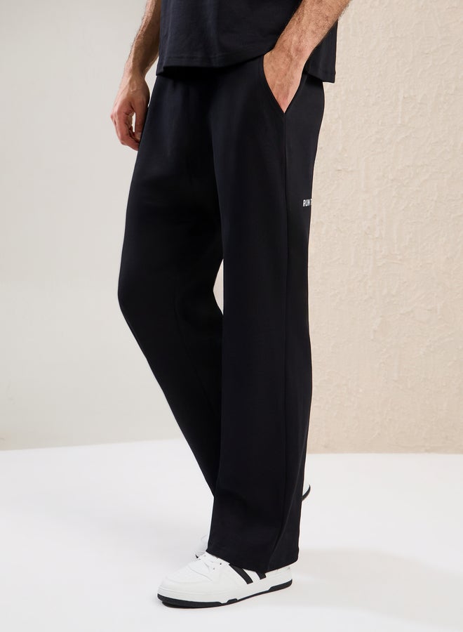 ستايلي اكتيف طقم تيشيرت أوفر سايز بطبعة بسيطة وبنطلون جوجر - Image 4