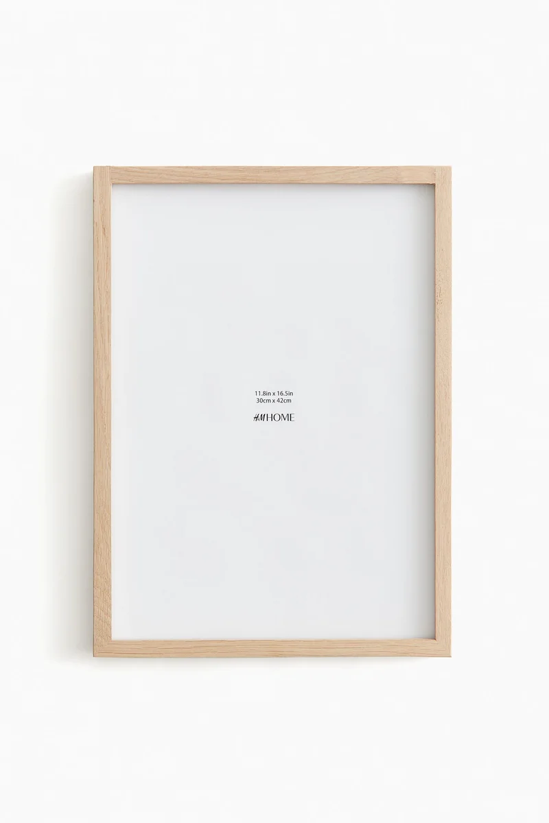 اتش اند ام إطار كبير لعرض رسومات الأطفال الفنية