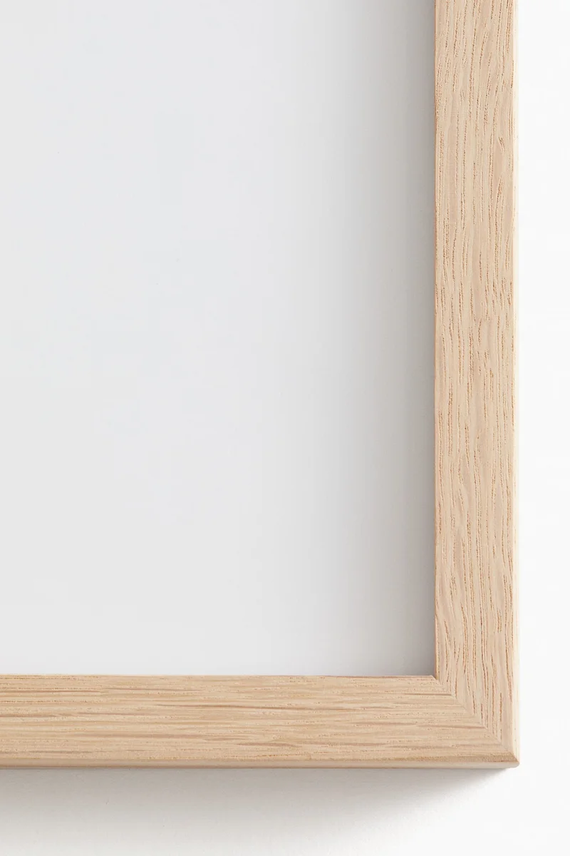 اتش اند ام إطار كبير لعرض رسومات الأطفال الفنية