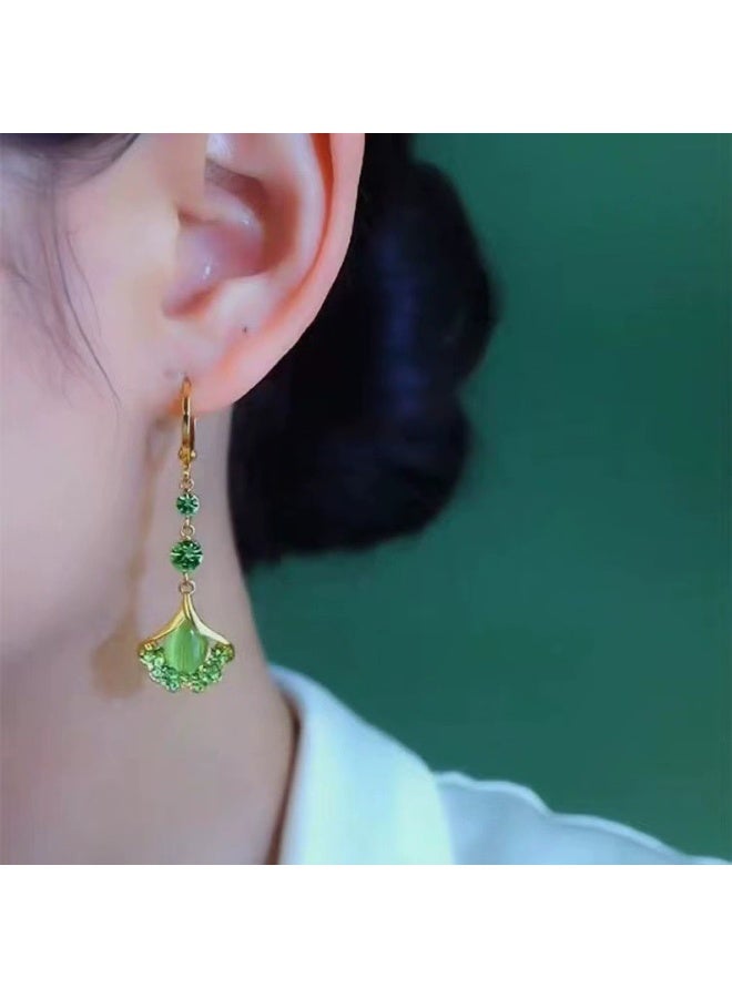 Goolsky أقراط كات آي بتصميم ورقة الجنكو الخضراء الفاخرة مع خيوط للنساء – أقراط طويلة عصرية، حجر كات آي بتصميمات الجنكو بلون الذهب/الفضة، خفيفة الوزن ومضادة للتأكسد، للمناسبات الرسمية وغير الرسمية - Image 5