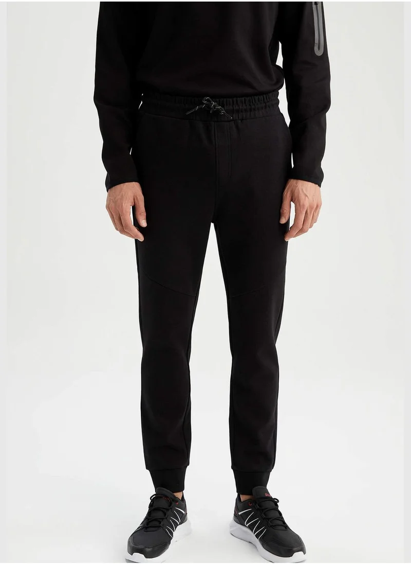 ديفاكتو Man Slim Fit Knitted Jogger