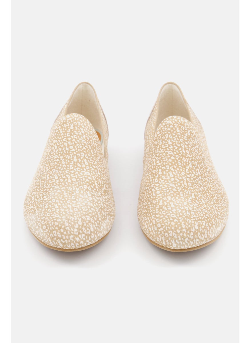 TOMS أحذية مسطحة مزخرفة بنقشة الفهد للنساء، بيج  - Image 3