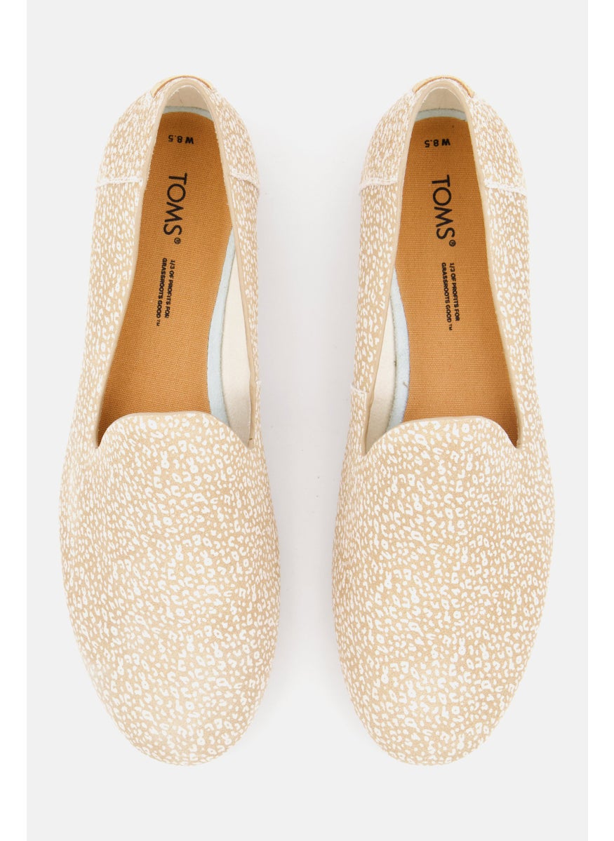 TOMS أحذية مسطحة مزخرفة بنقشة الفهد للنساء، بيج  - Image 4