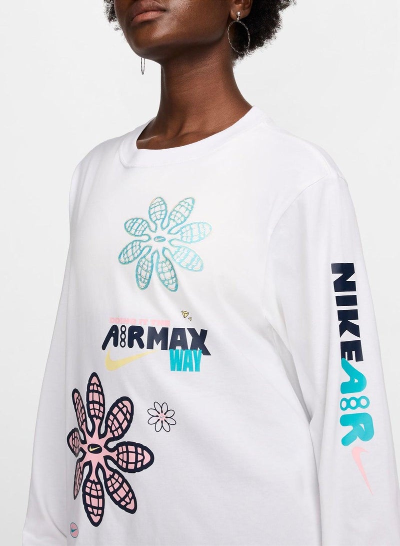 Nike Sportswear Women's Loose Long-Sleeve Graphic T-Shirt - Image 3