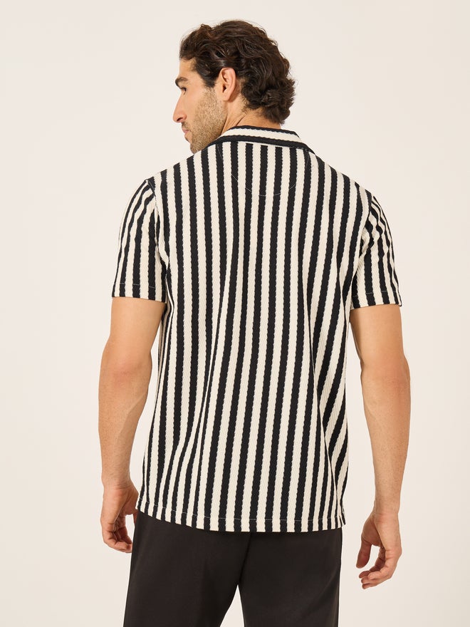 فورت كولينز قميص رجالي أسود مخطط بأكمام قصيرة بقصة عادية من فورت كولينز - Image 4