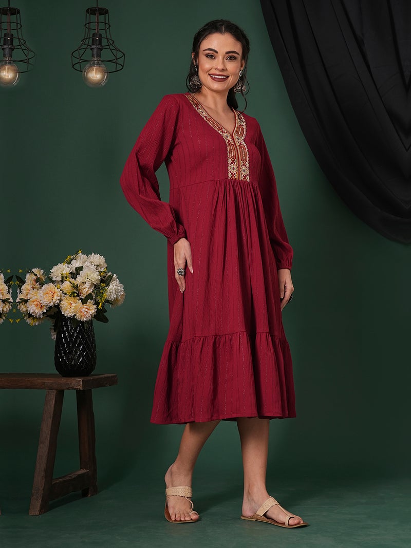 جلو باص فستان سهرة نسائي ميدى A-Line بأكمام أسقف مطرزة بياقة V من جلوبس  - Image 2