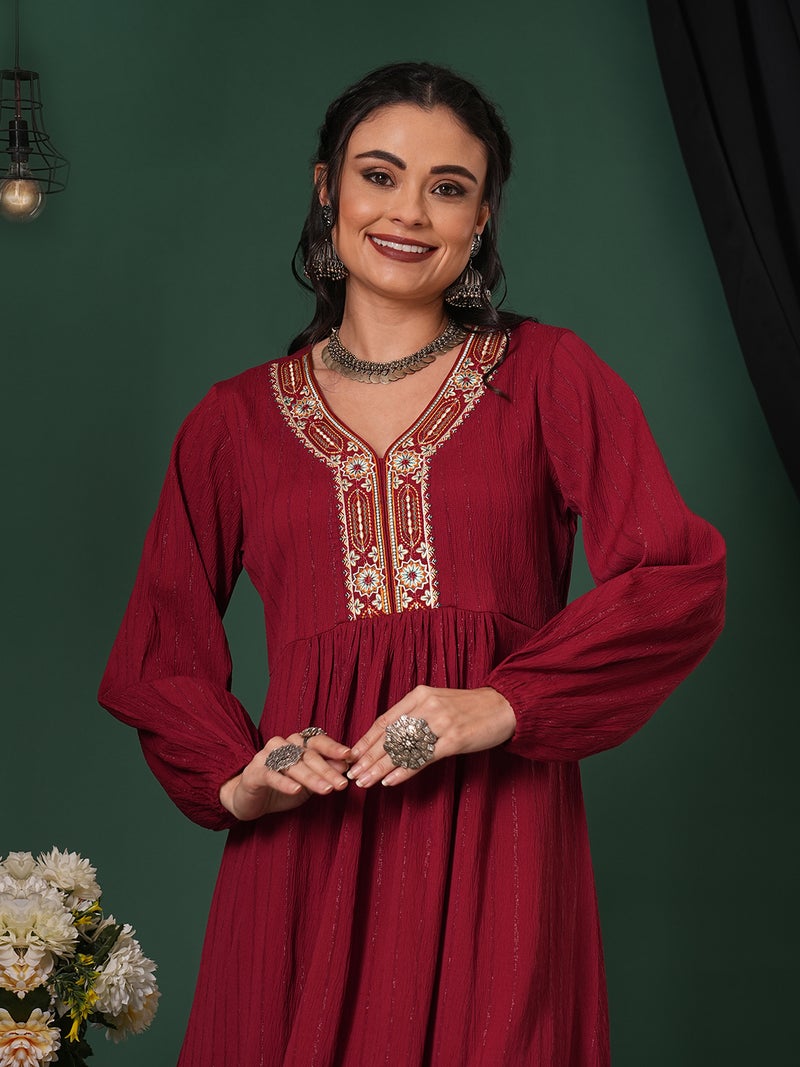 جلو باص فستان سهرة نسائي ميدى A-Line بأكمام أسقف مطرزة بياقة V من جلوبس  - Image 5