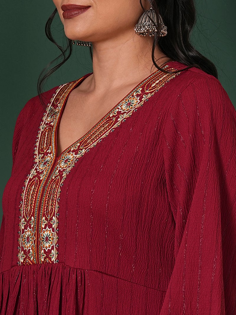 جلو باص فستان سهرة نسائي ميدى A-Line بأكمام أسقف مطرزة بياقة V من جلوبس  - Image 4