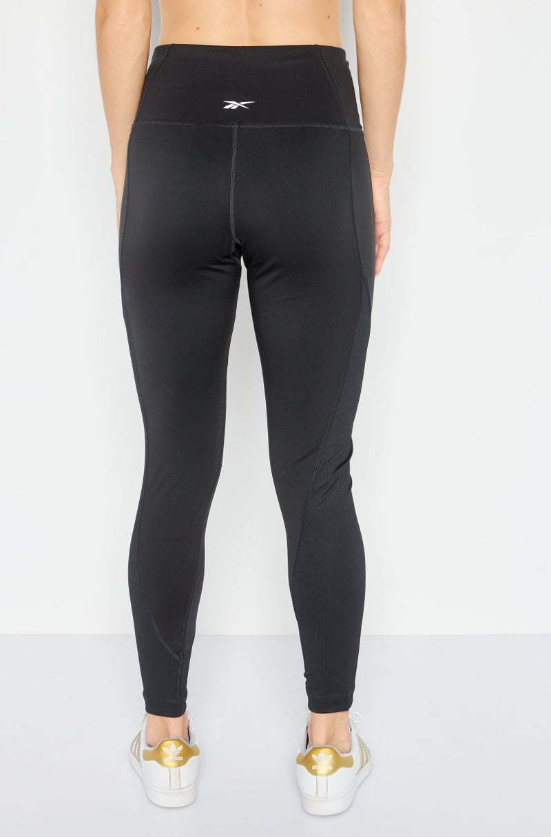 Reebok ملابس رياضية نسائية تناسب شعار العلامة التجارية ضيقة، سوداء - Image 2