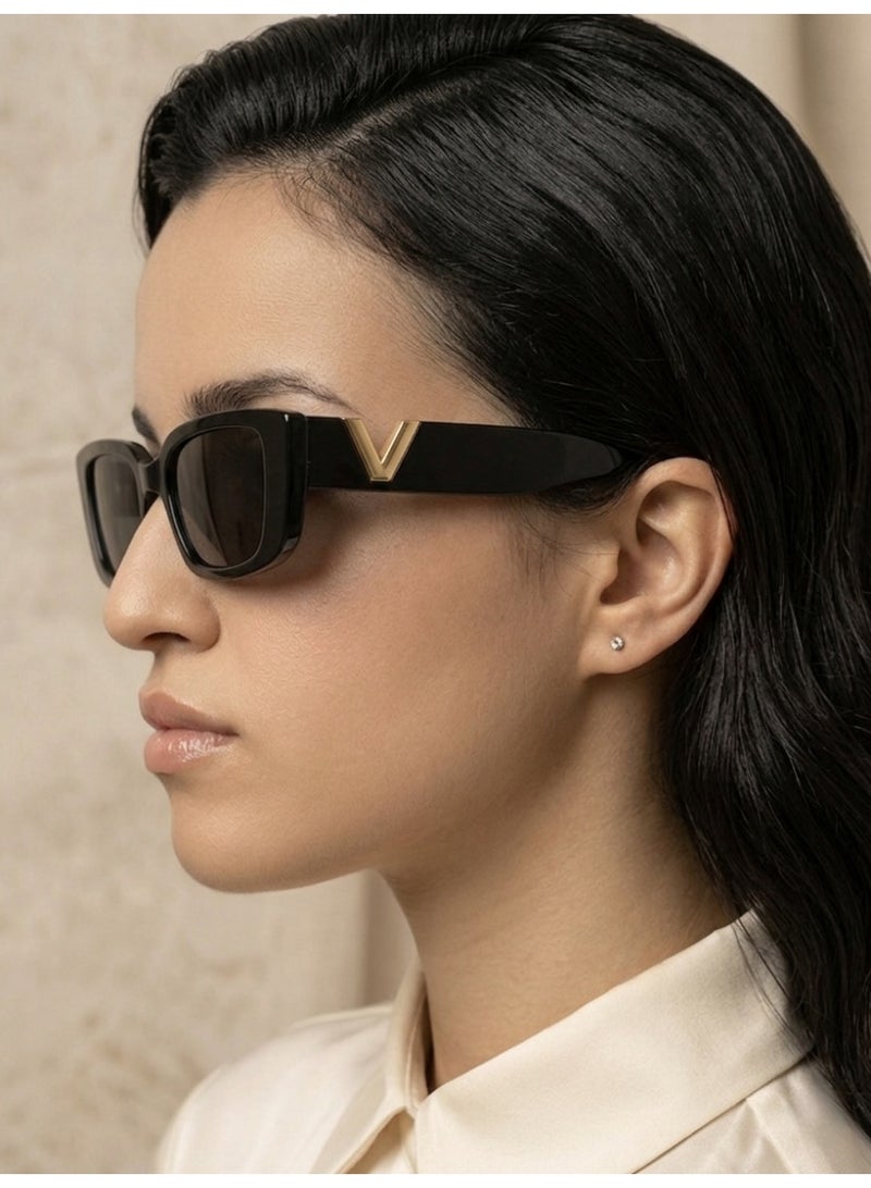 Retro Rectangular Sunglasses for Women - Chic Black Frame - UV400 Protection - Stylish Fashion Eyewear - Image 4