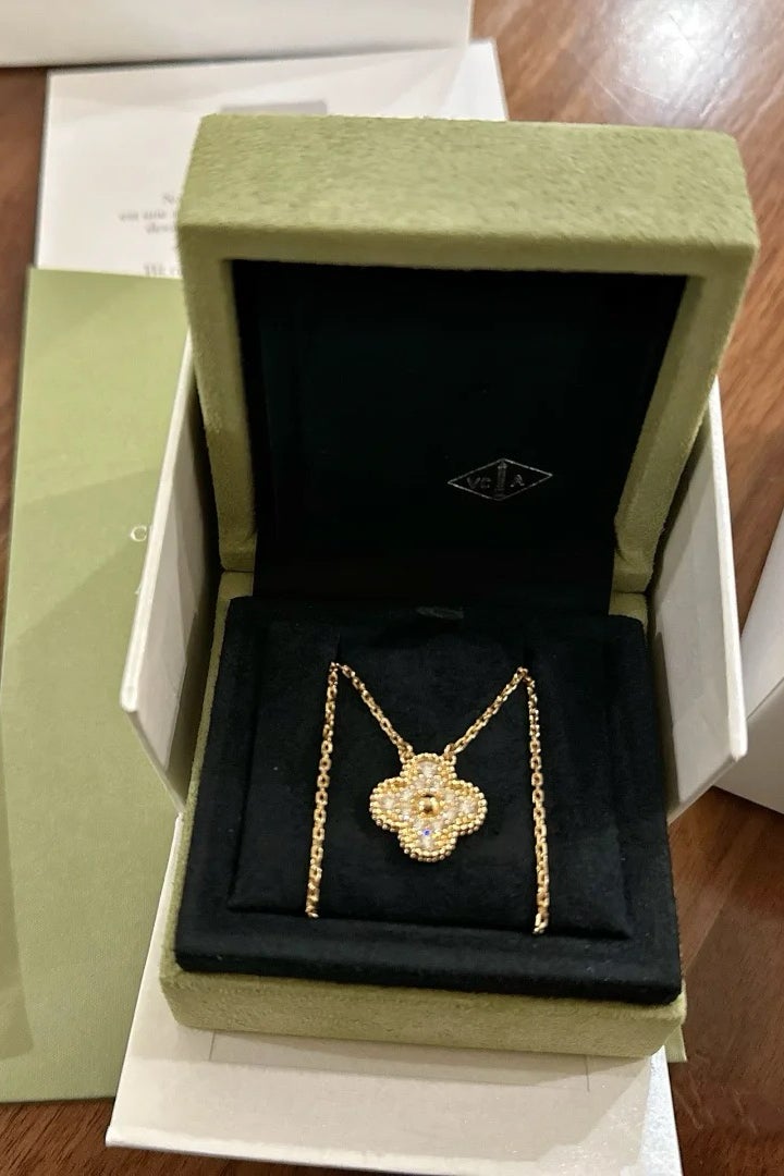Van Women's Necklace with gift box - Image 1