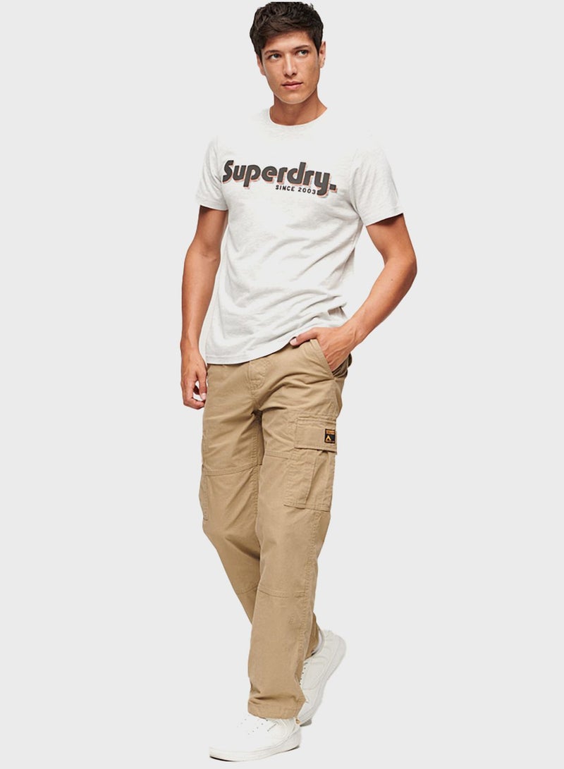 سوبر دراي تيشيرت بفتحة رقبة مستديرة وطبعة نص - Image 2