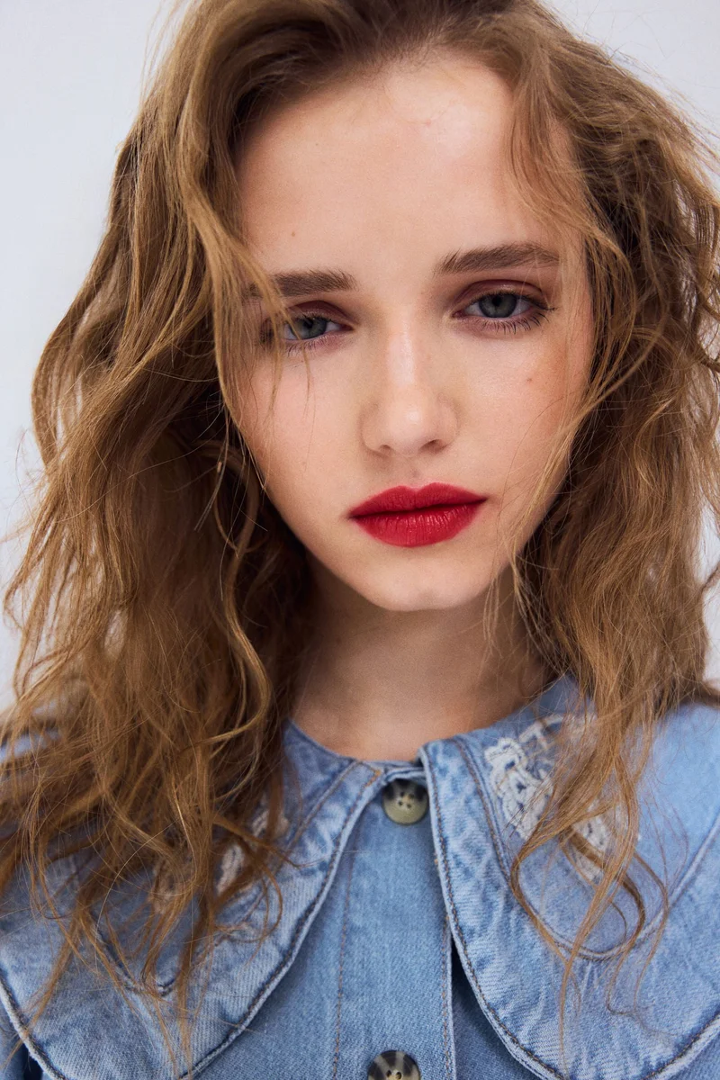 اتش اند ام بلوزة دنيم بياقة