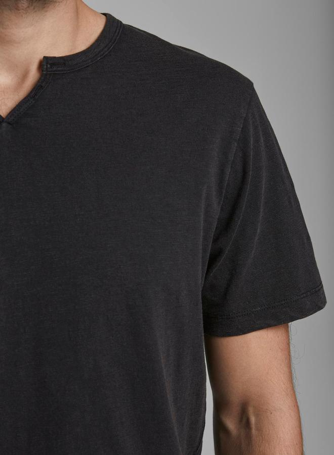 برودكت تي شيرت بأكمام قصيرة ورقبة مقسومة - Image 3