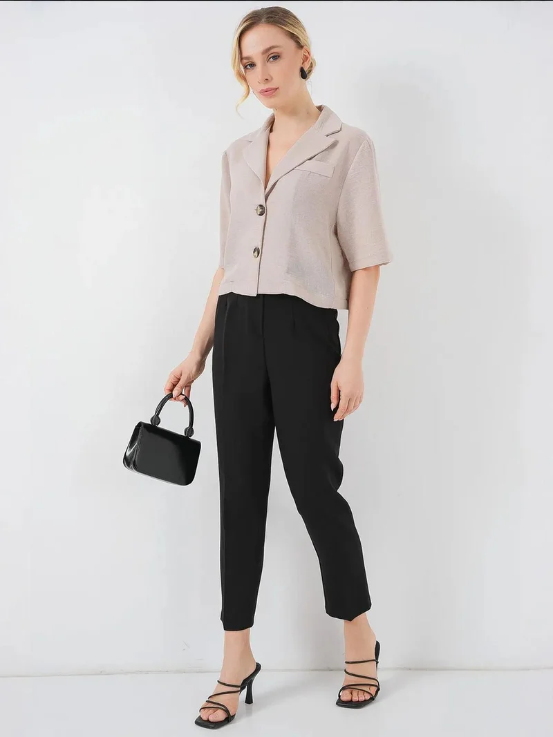 بيغ دارت جاكيت قصير بنقشة بارزة بياقة قميص