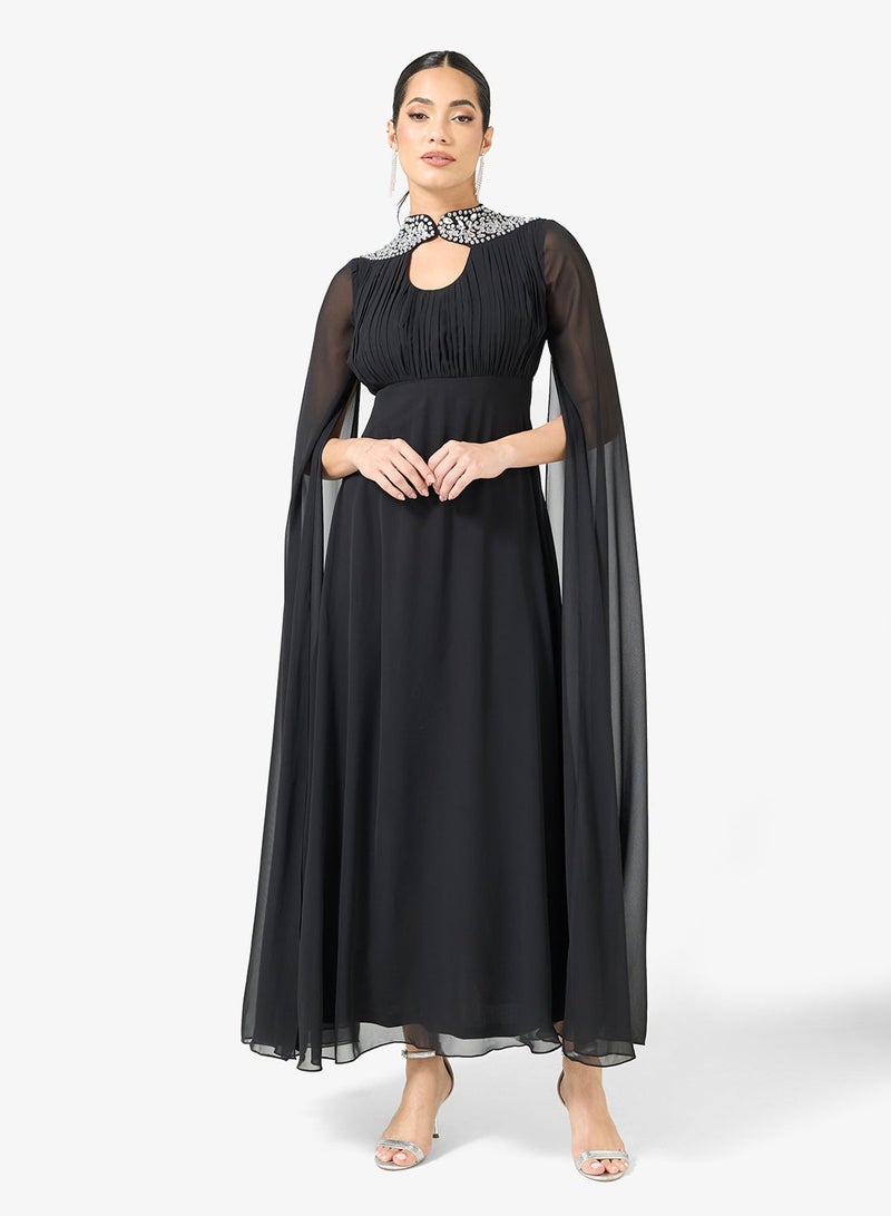 اميليا روز فستان ماكسي بياقة مستديرة وأكمام كاب مزينة بتفاصيل - Image 4