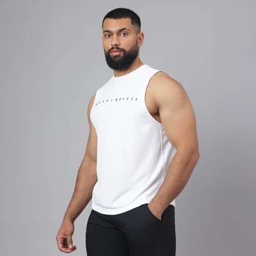 MUSCLEBLAZE تي شيرت دلت من موسل بليز بتصميم مزخرف للرجال (أبيض قطبي) | للجيم والرياضة - Image 2