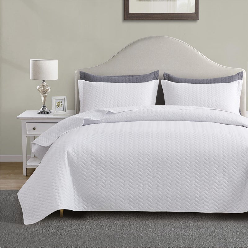 MapleStone Quilt Set California King Size Lightweight White Bedspread Ultrasonic Chevron Pattern Light Coverlet for All Season Comforter Bedding Decor 3 Piece Bed Cover Sets