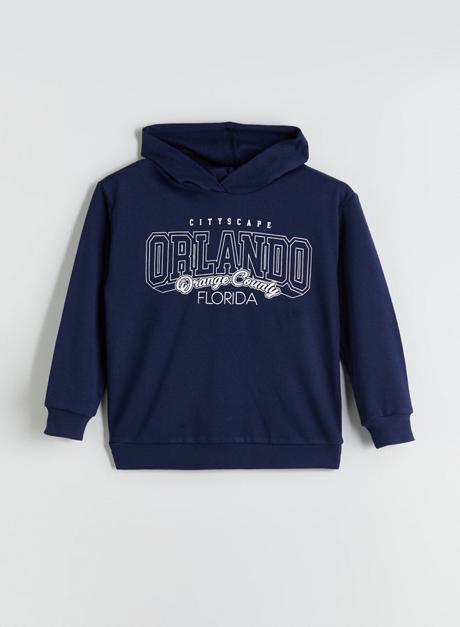 ال سي وايكيكي سويتر أولادي بقبعة وطباعة - Image 1