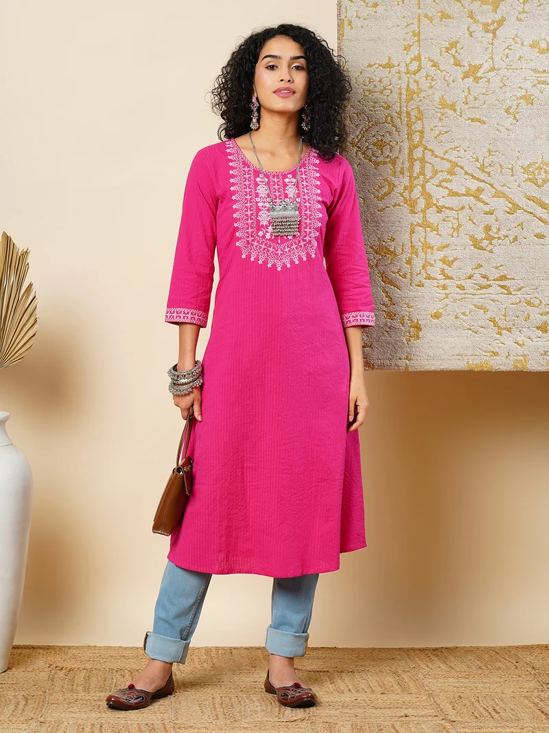 Women Pink & White Floral Yoke Design Thread Work Straight Kurta