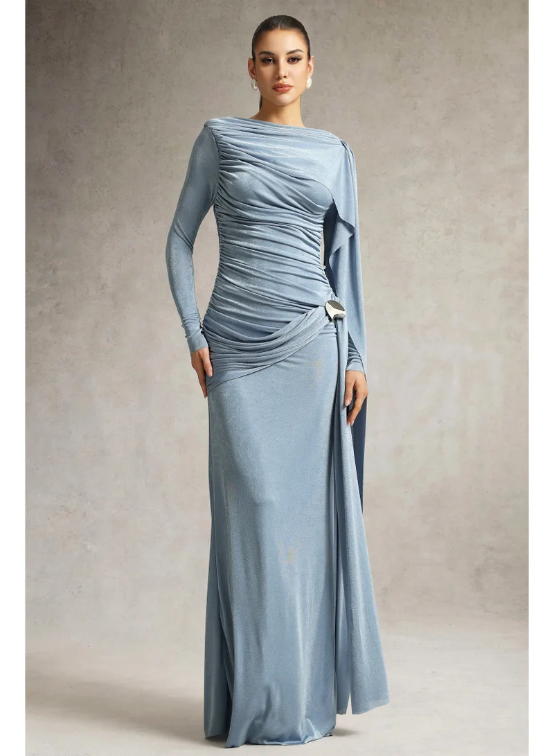 بيلا بارنيت فستان تيهيلا ماكسي أزرق بأكمام طويلة وتصميم مكشكش