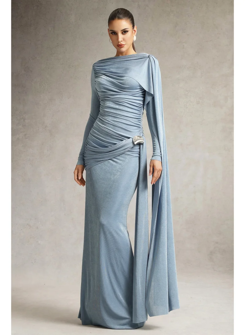 بيلا بارنيت فستان تيهيلا ماكسي أزرق بأكمام طويلة وتصميم مكشكش