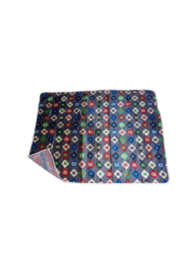 Ground seating mat for trips, camping, hiking, and wilderness, size 200 x 150 cm