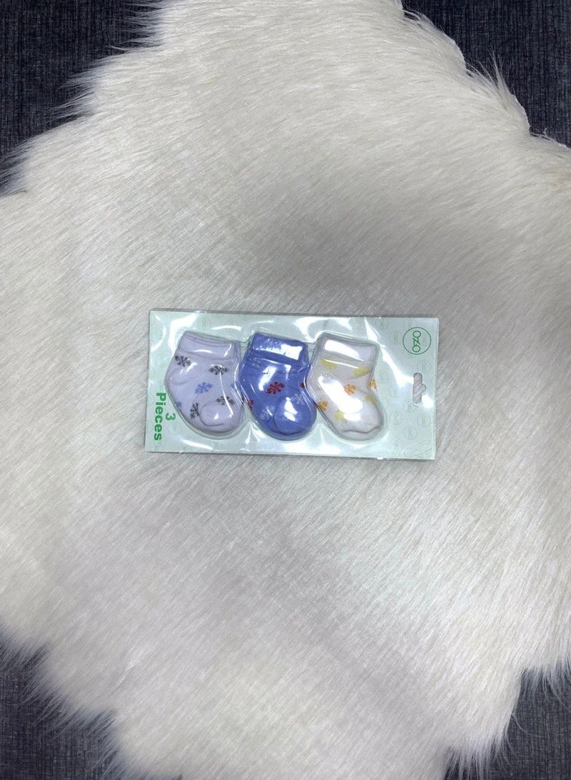 Set of 3 Newborn cotton Socks in Different Colors - Image 1