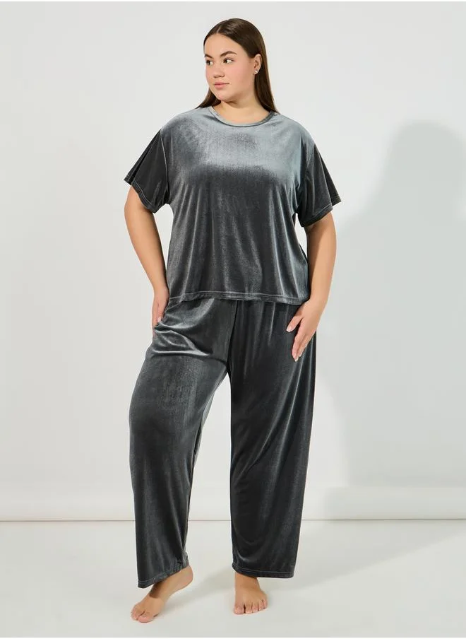 Styli Plus Size Velvet Look Top & Pyjama Set