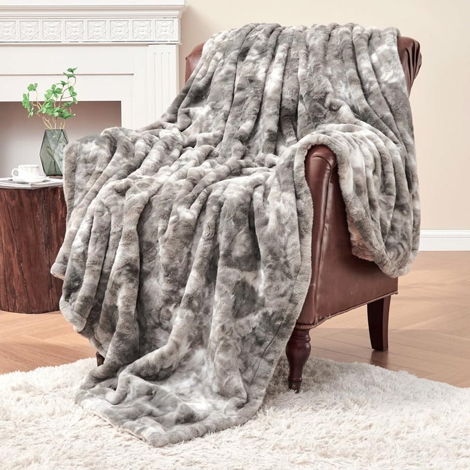 OVERSIZED FAUX FUR BLANKET SUPER SOFT COZY BLANKET LUXURY FLUFFY THROW BLANKET FUZZY BED THROW PLUSH CHRISTMAS BLANKET GIFT FOR WOMEN MARBLED GRAY 60 X 80