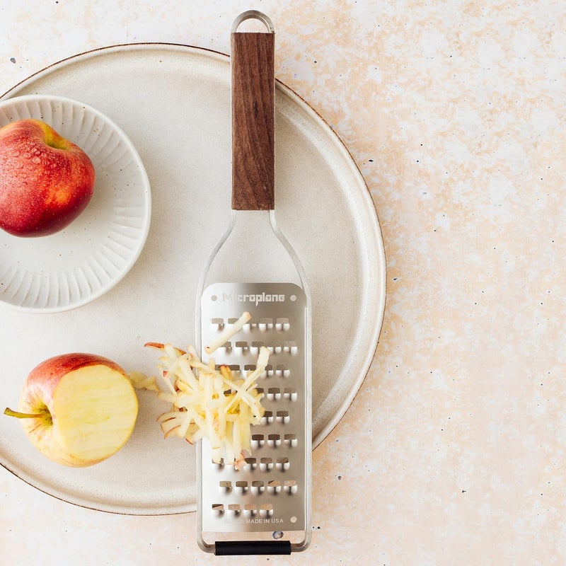 Microplane Kitchen Grater Extra coarse for Potato, Zucchini, Carrot, Apple, Cabbage and Cheese with Stainless Steel Blades - Made in USA - Image 4