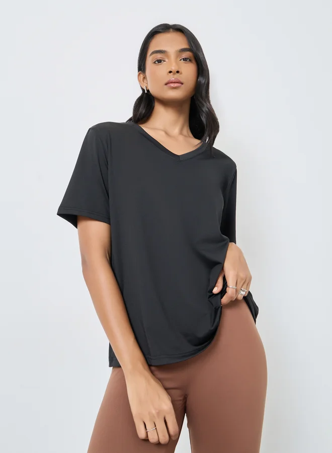 Take Two Take Two Solid V-Neck Regular Fit T-Shirt