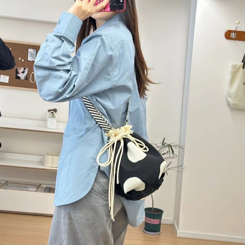 High-End Retro Wave Dot Shoulder Bag Niche Crossbody Bag All-Match Fashionable Knitted Bucket Bag Drawstring Storage - Image 4