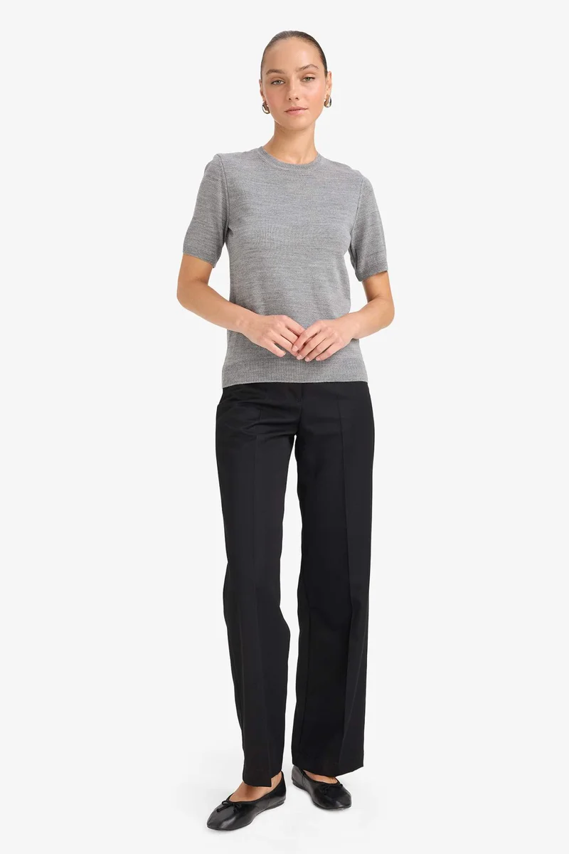 ديفاكتو Regular Fit Crew Neck Short Sleeve Knit Pullover
